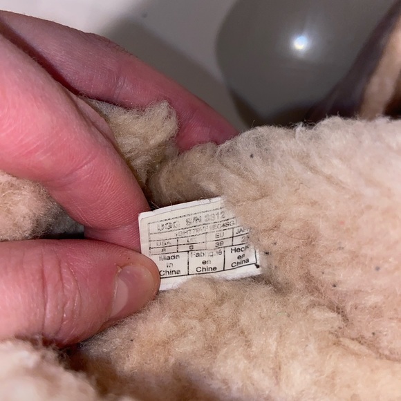 UGG Gray Ansley Slipper - Picture 8 of 11